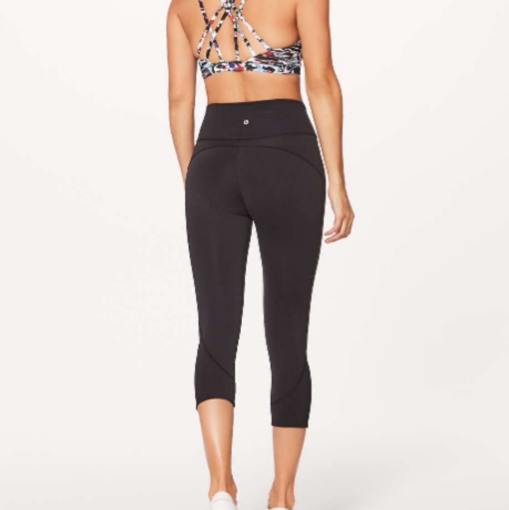 Lululemon in movement crops